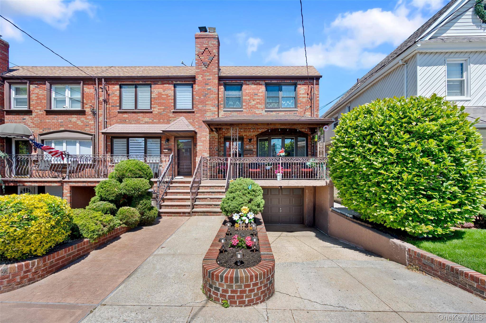 Casa com 3 Quartos à Venda em Maspeth - Nova Iorque - EUA - 1