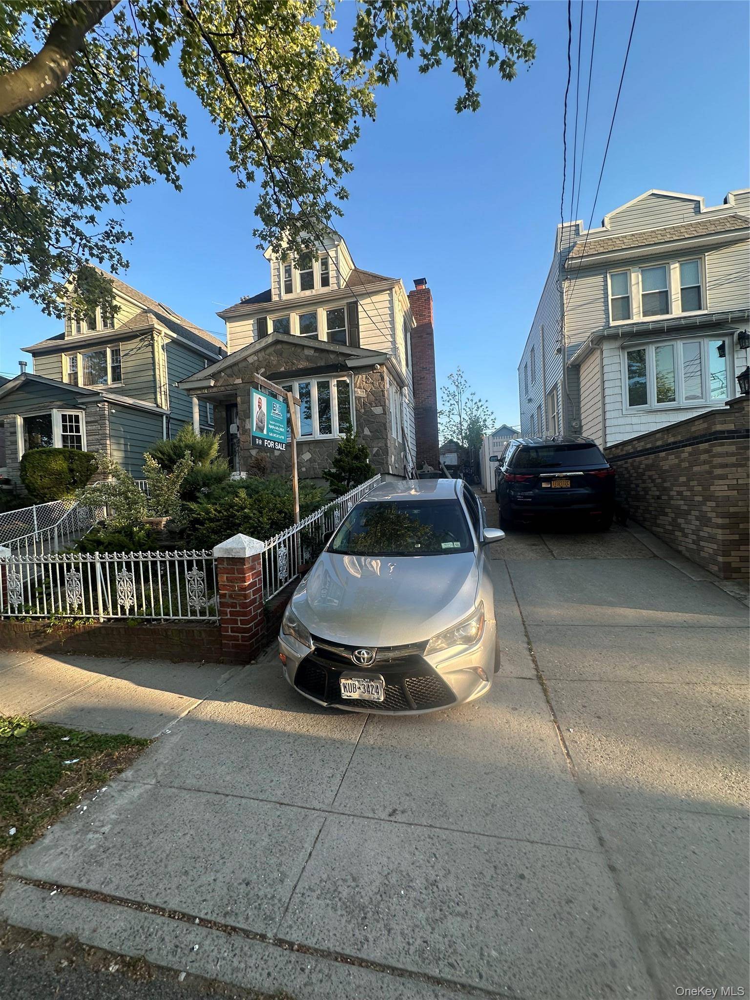 3 Bedroom Home for Sale in Maspeth - New York - USA - 2