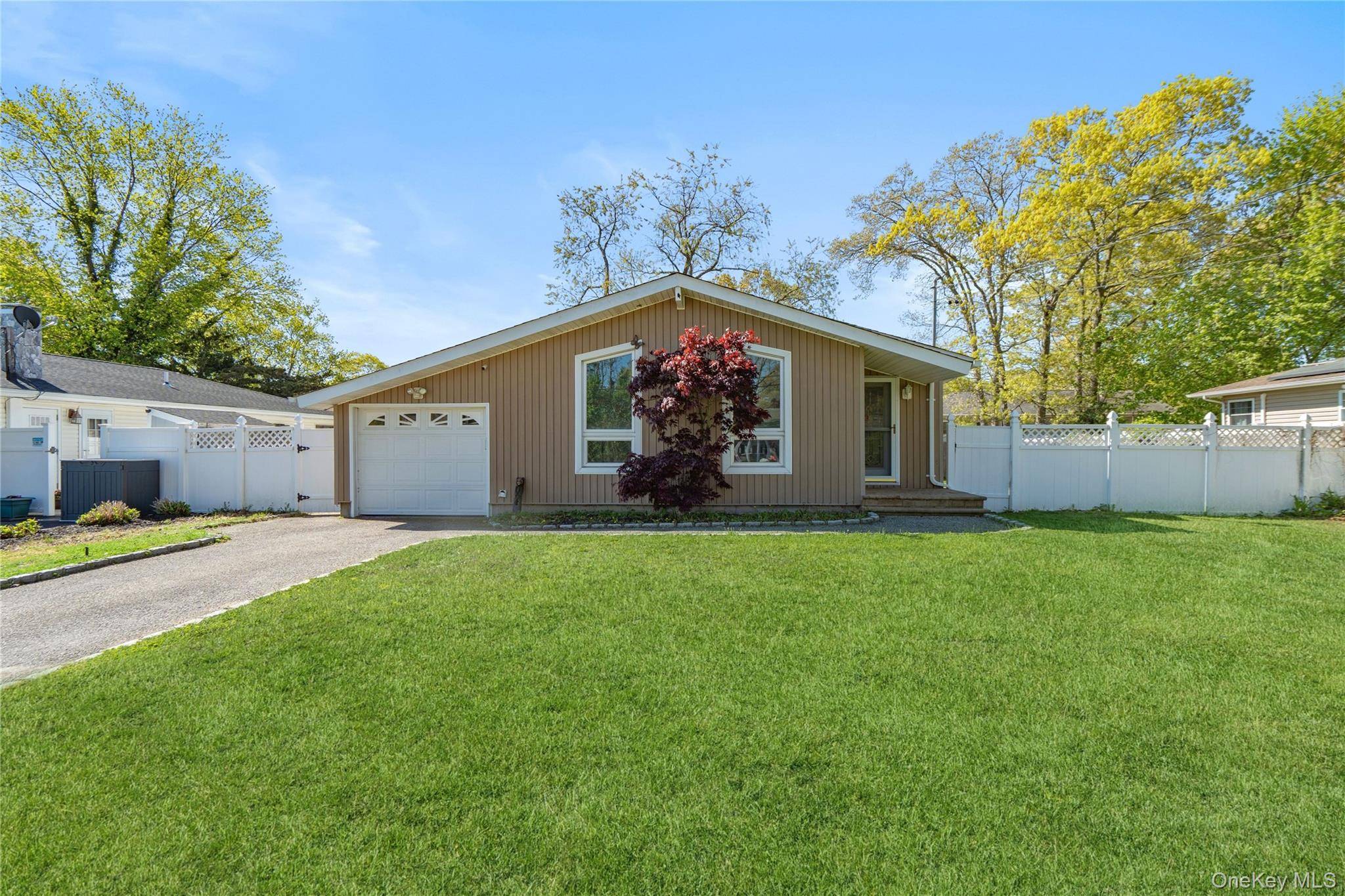 3 Bedroom Home for Sale in Mastic Beach - New York - USA - 1