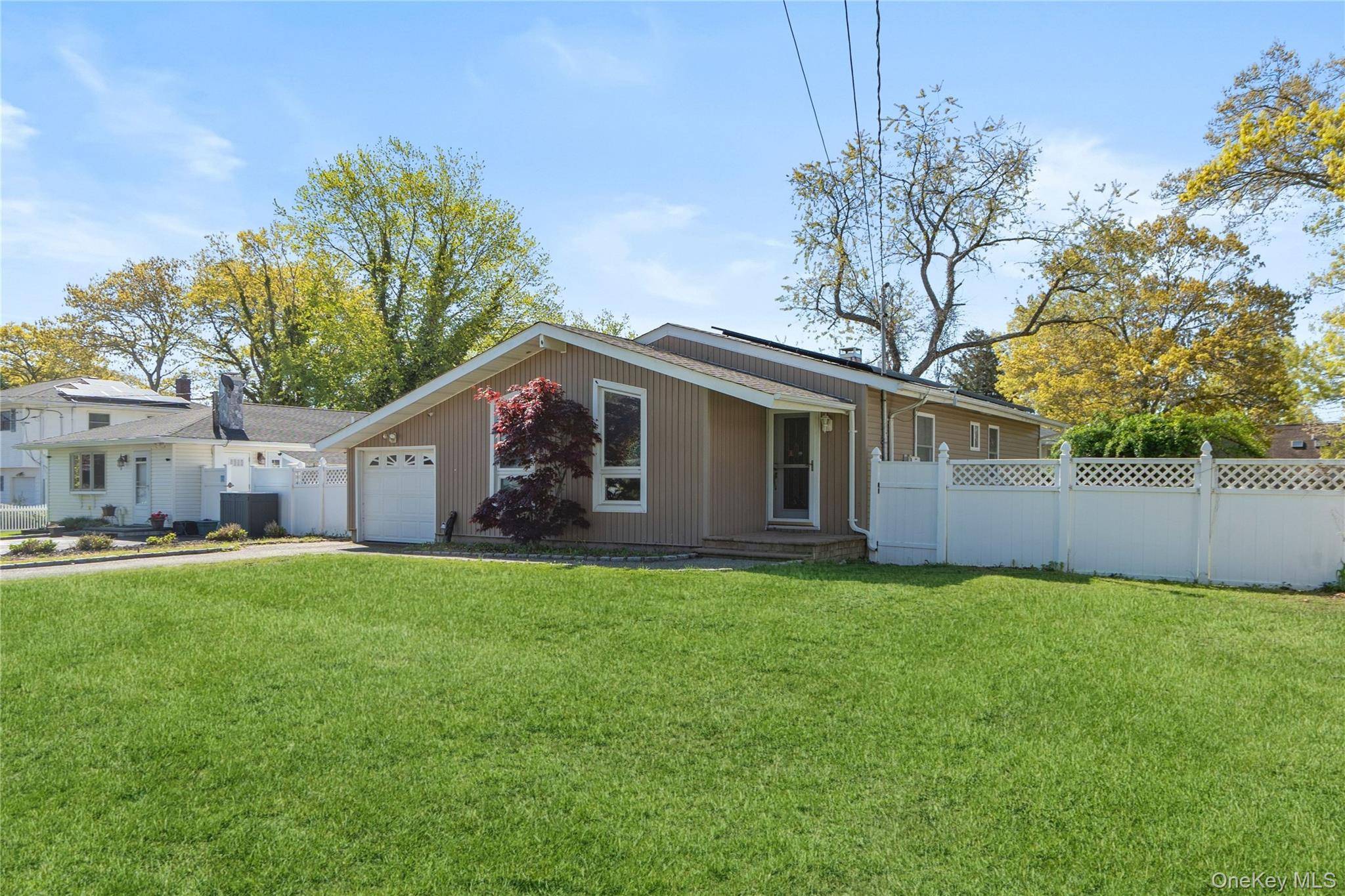 3 Bedroom Home for Sale in Mastic Beach - New York - USA - 2