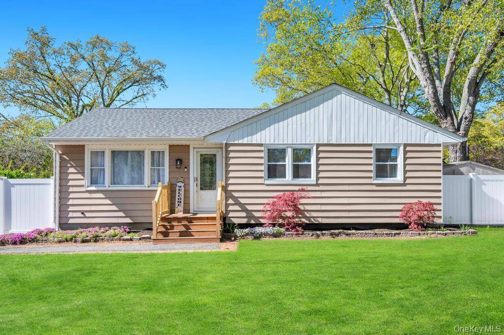3 Bedroom Home for Sale in Mastic - New York - USA - 3