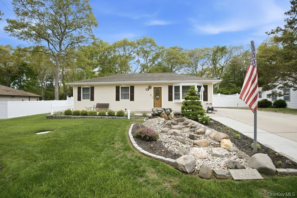 Casa com 3 Quartos à Venda em Medford - Nova Iorque - EUA - 2