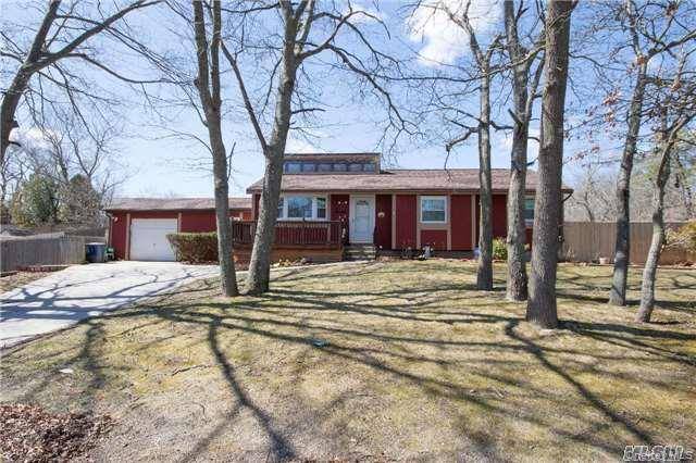 3 Bedroom Home for Sale in Medford - New York - USA - 1