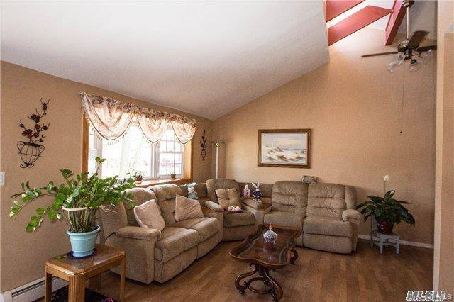 3 Bedroom Home for Sale in Medford - New York - USA - 2