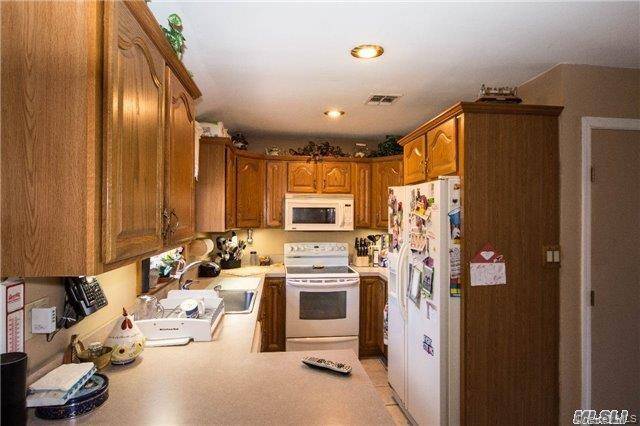 3 Bedroom Home for Sale in Medford - New York - USA - 3