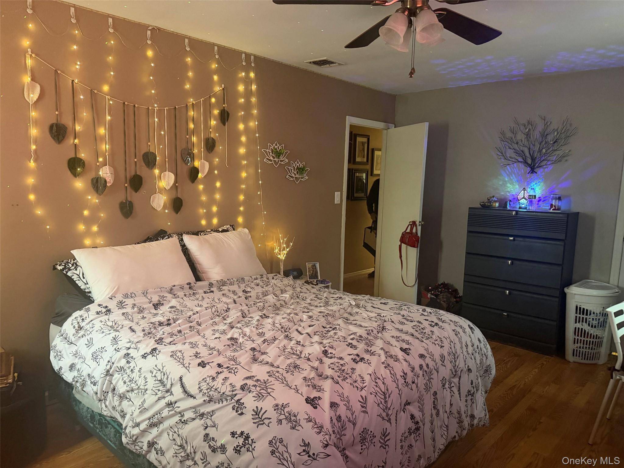 3 Bedroom Home for Sale in Medford - New York - USA - 8