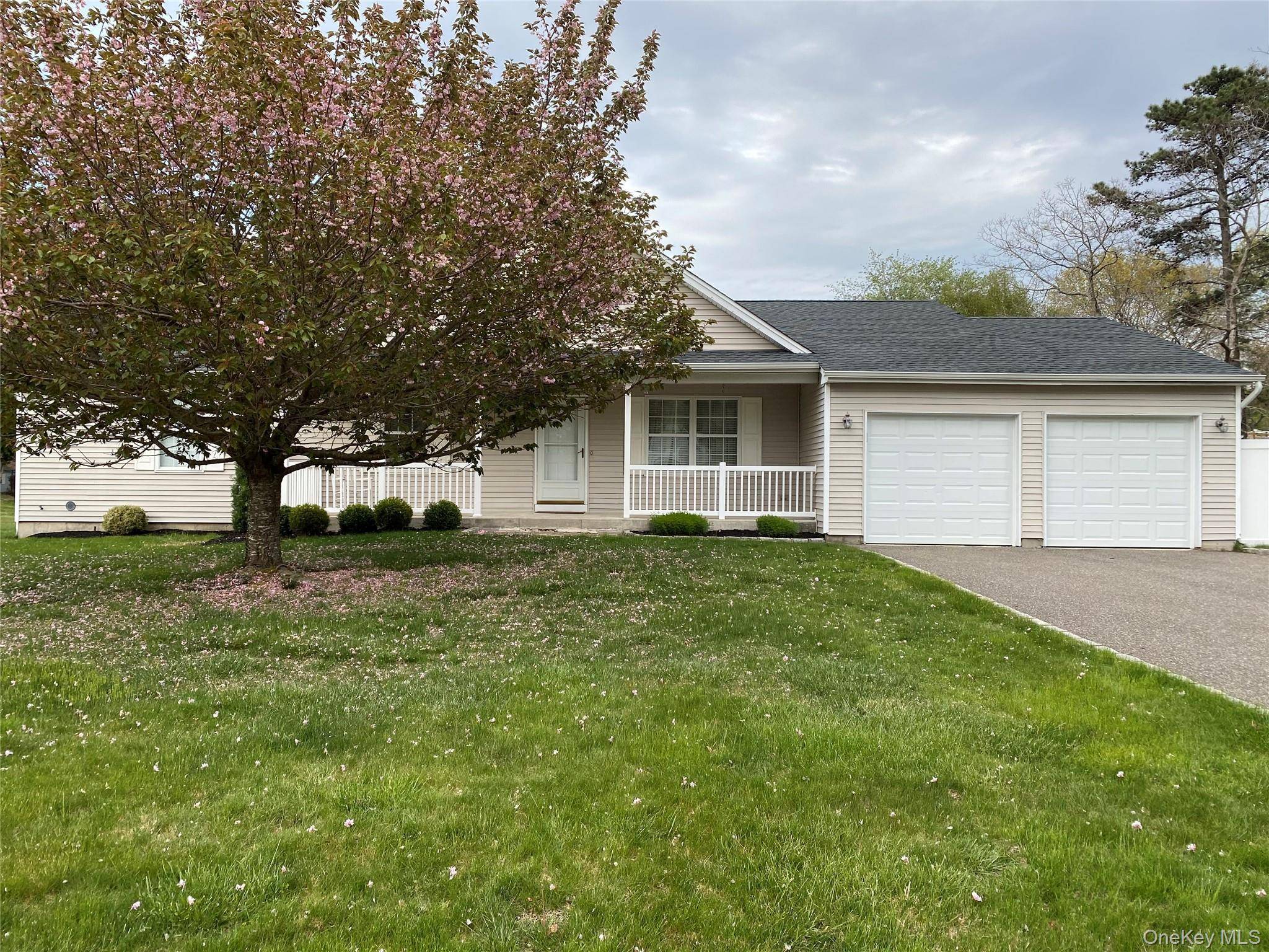 3 Bedroom Home for Sale in Middle Island - New York - USA - 1
