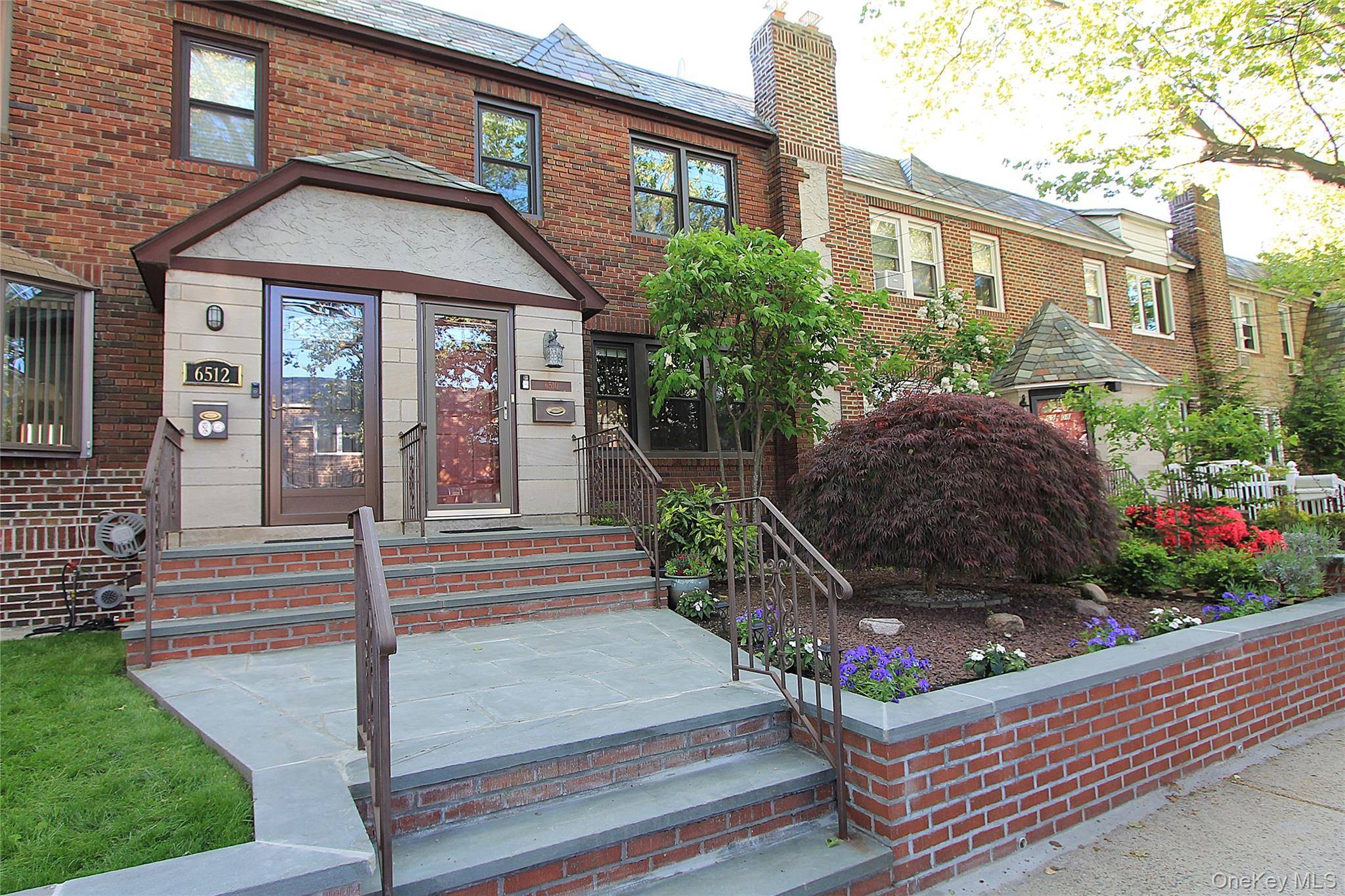 Casa de 3 Dormitorios en Venta en Middle Village - Nueva York - EE. UU. - 1