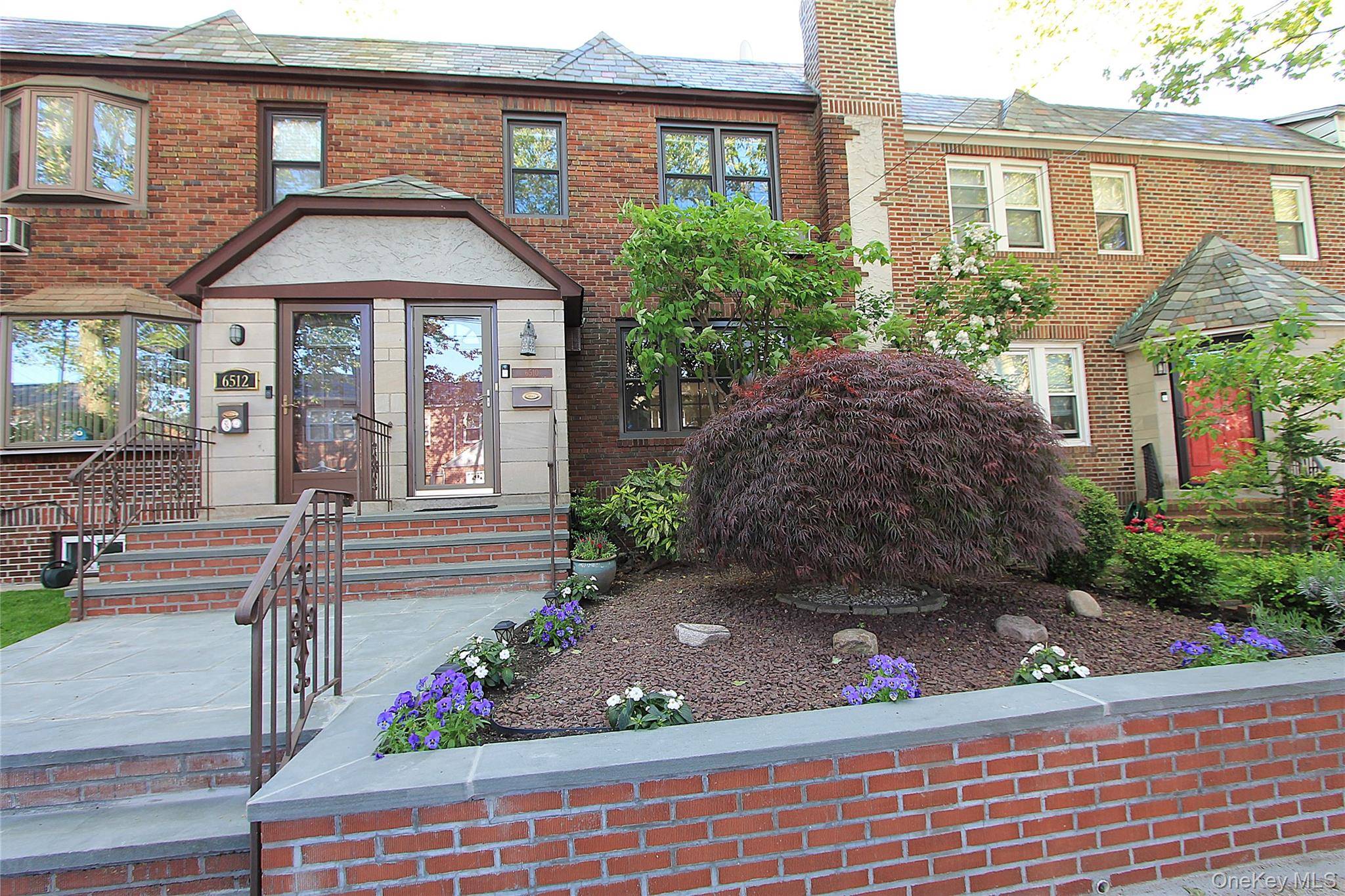 Casa de 3 Dormitorios en Venta en Middle Village - Nueva York - EE. UU. - 2