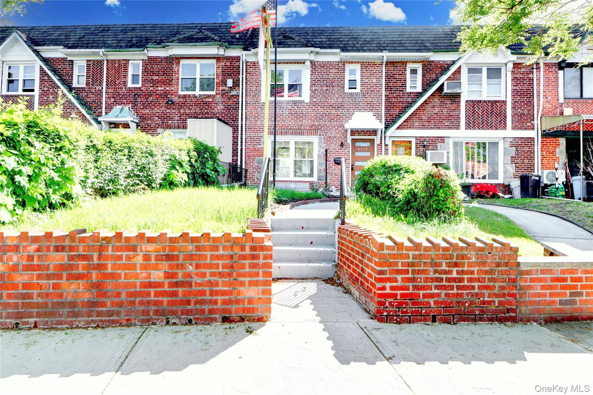 3 Bedroom Home for Sale in Middle Village - New York - USA - 1