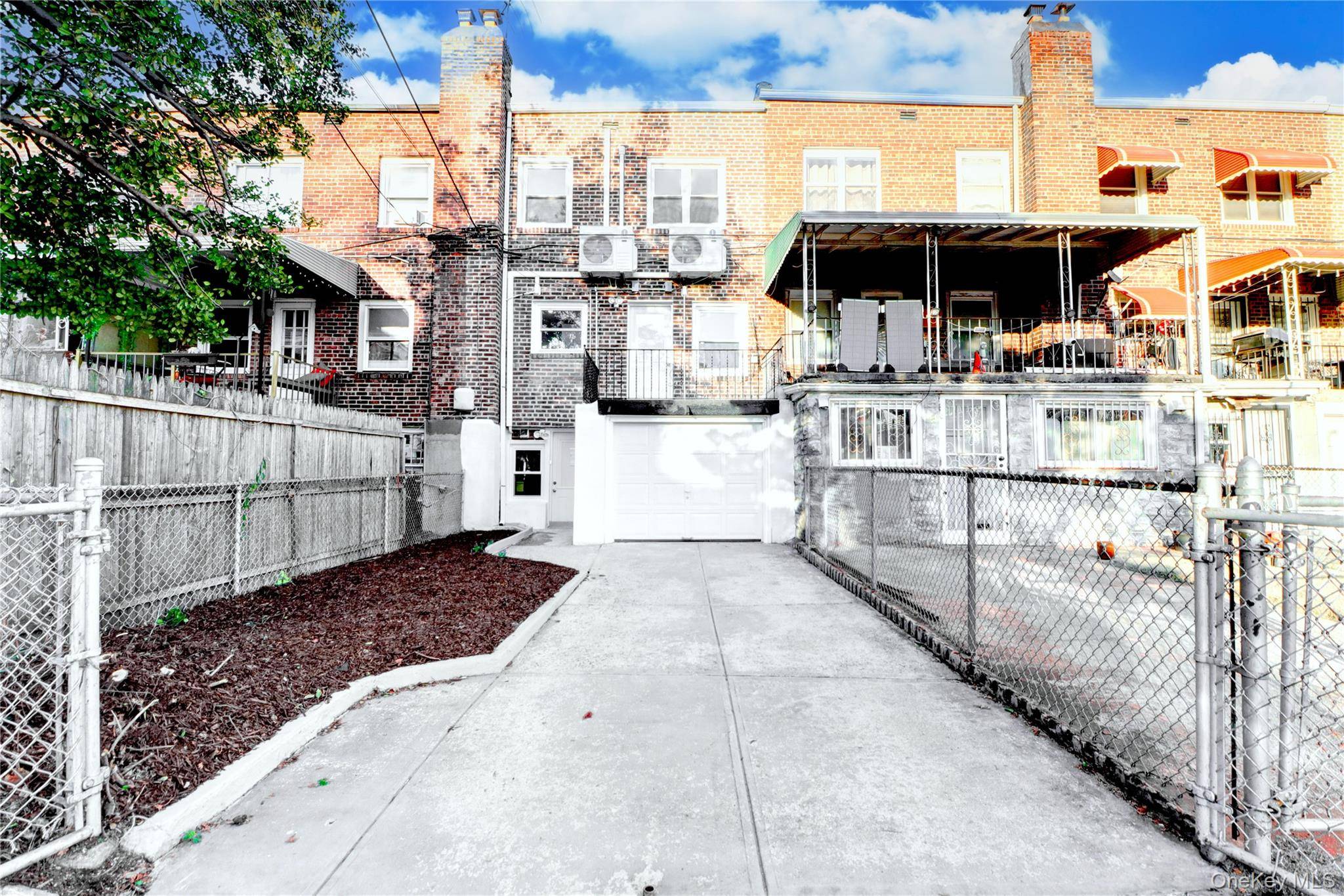 3 Bedroom Home for Sale in Middle Village - New York - USA - 3