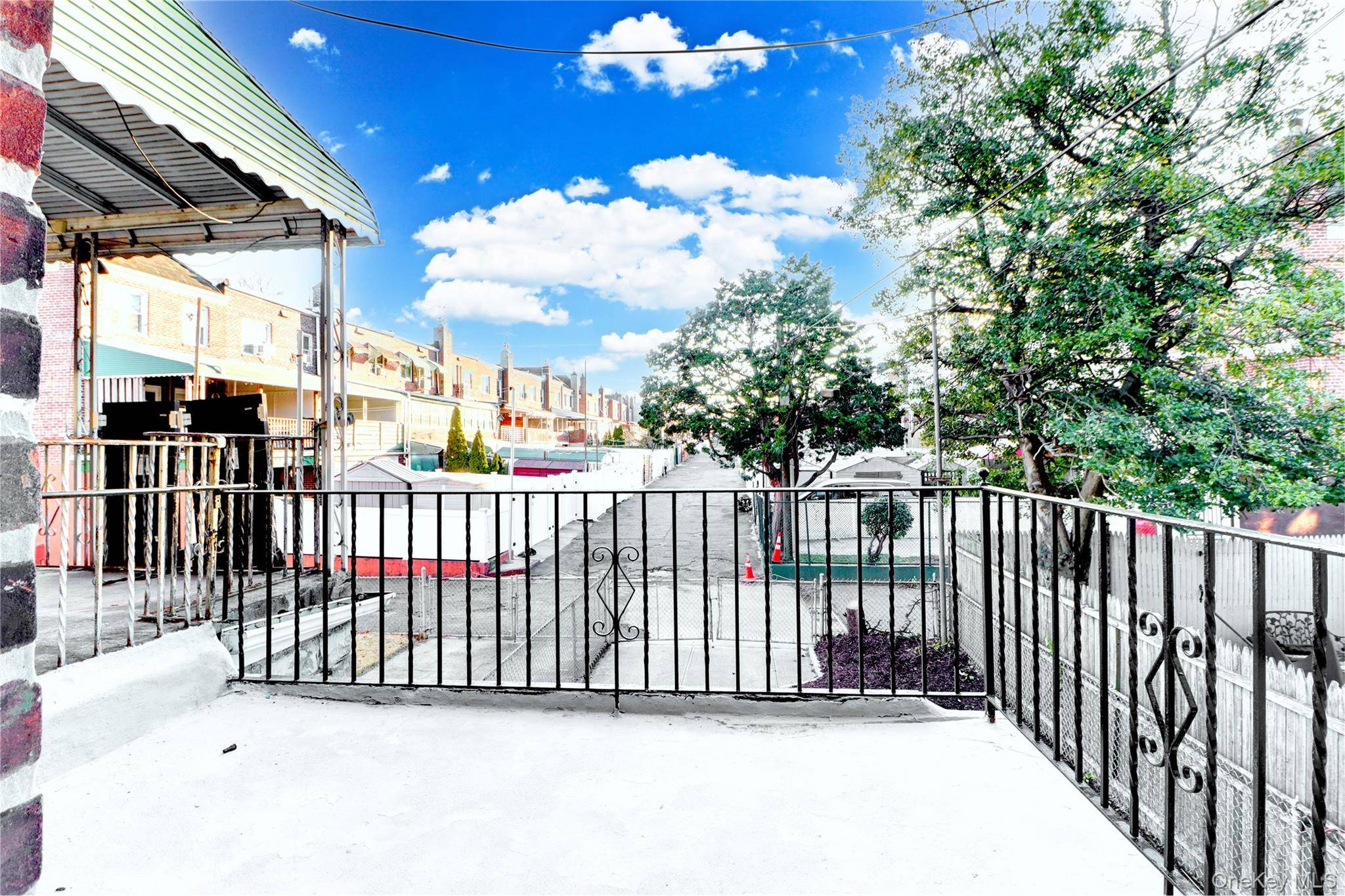 3 Bedroom Home for Sale in Middle Village - New York - USA - 5