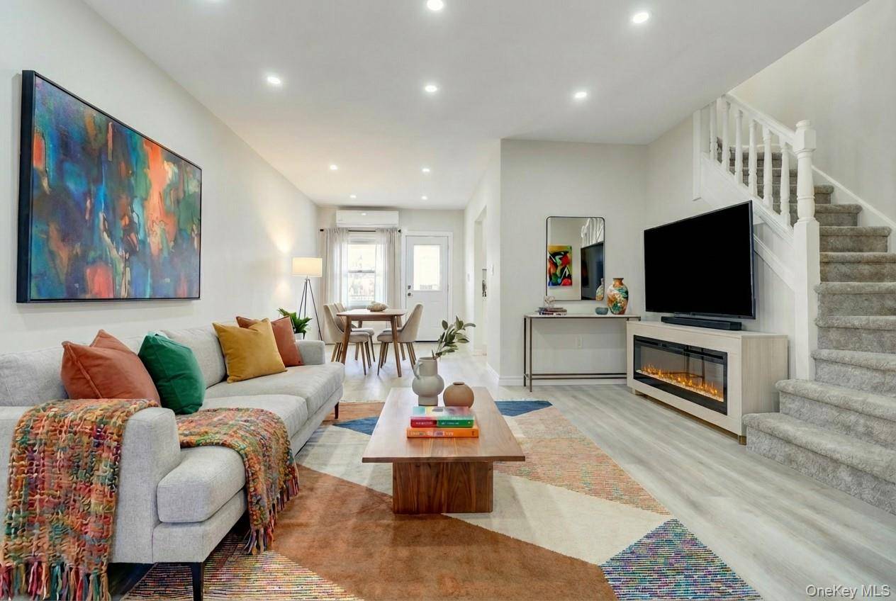 3 Bedroom Home for Sale in Middle Village - New York - USA - 6
