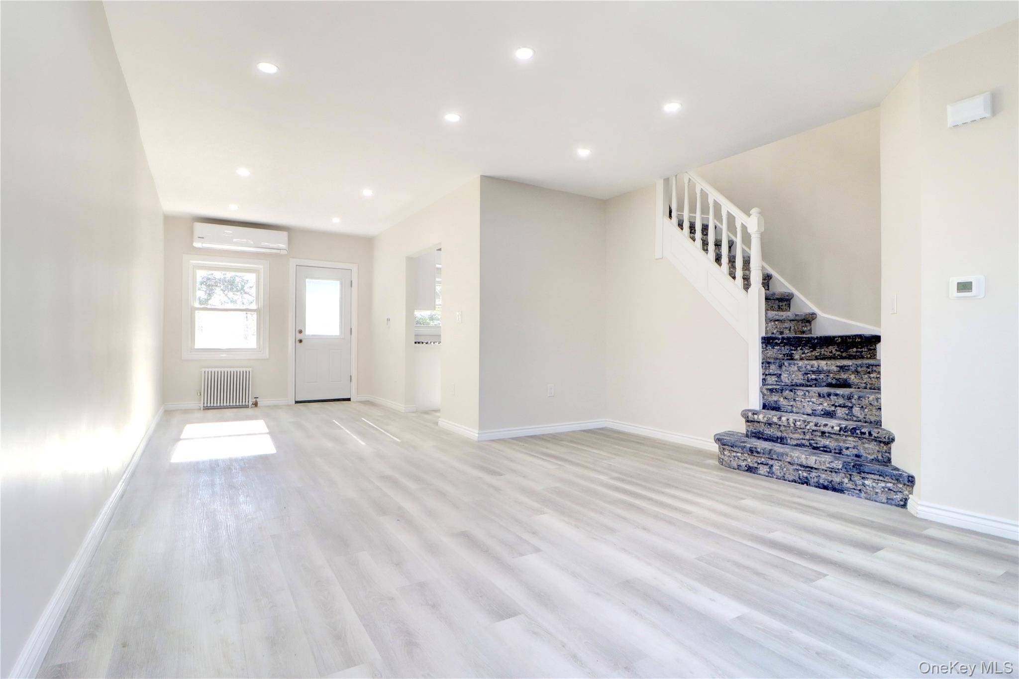 3 Bedroom Home for Sale in Middle Village - New York - USA - 8