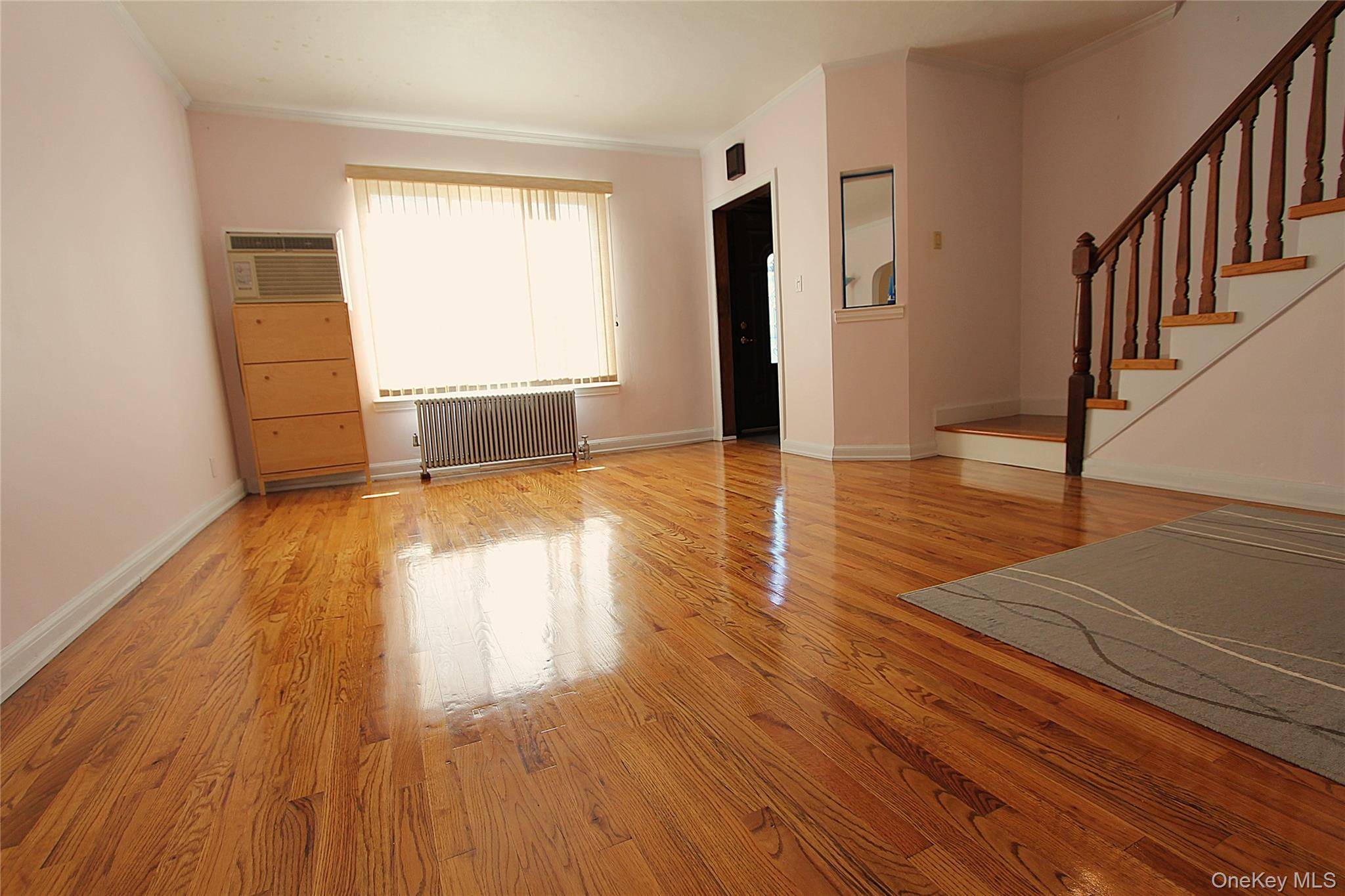 Casa de 3 Dormitorios en Venta en Middle Village - Nueva York - EE. UU. - 4