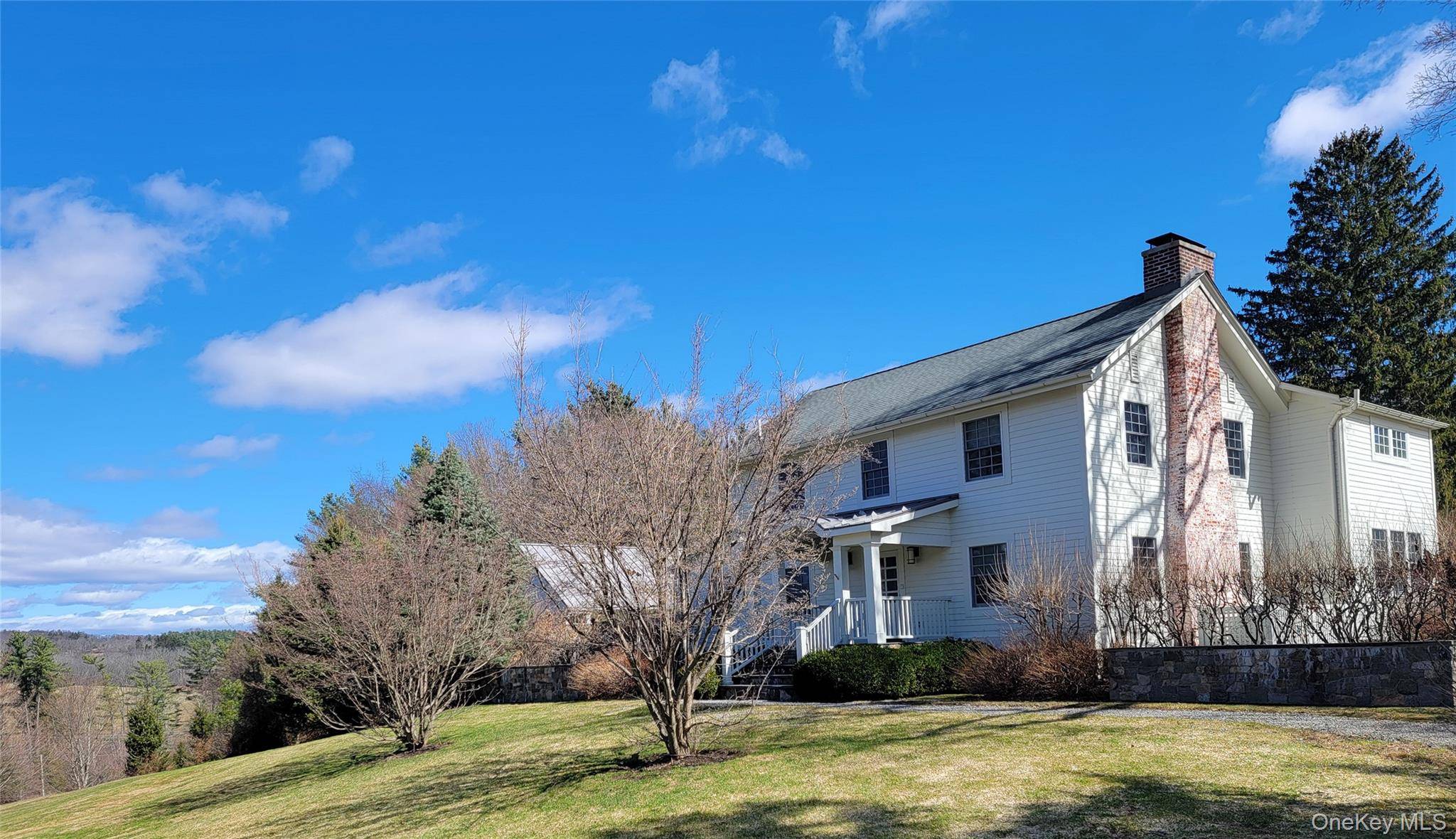 Casa de 3 Dormitorios en Venta en Millbrook - Nueva York - EE. UU. - 1