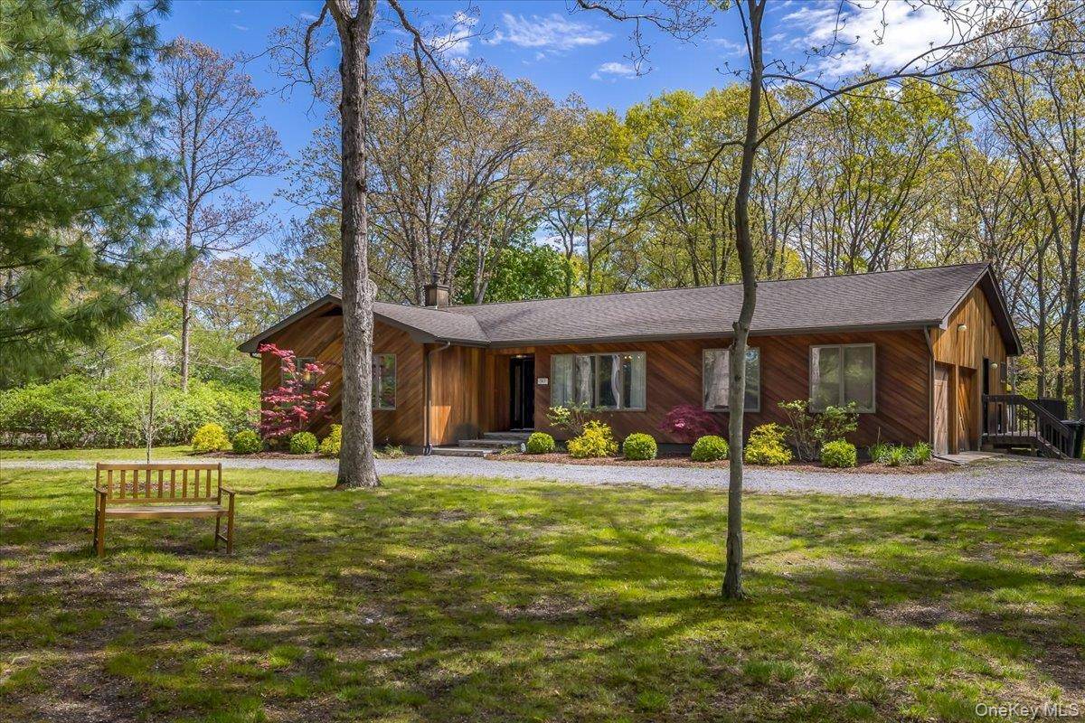 3 Bedroom Home for Sale in Miller Place - New York - USA - 2