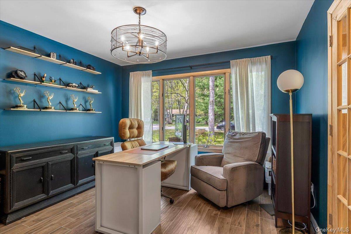 3 Bedroom Home for Sale in Miller Place - New York - USA - 5