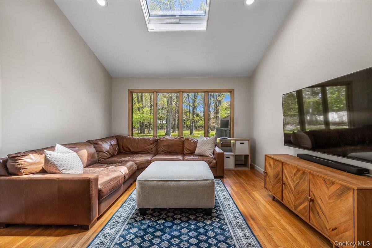 3 Bedroom Home for Sale in Miller Place - New York - USA - 7