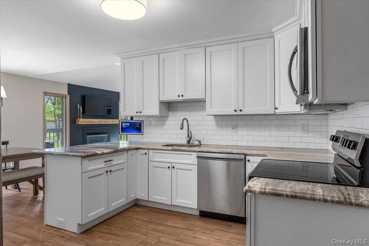 3 Bedroom Home for Sale in Miller Place - New York - USA - 8
