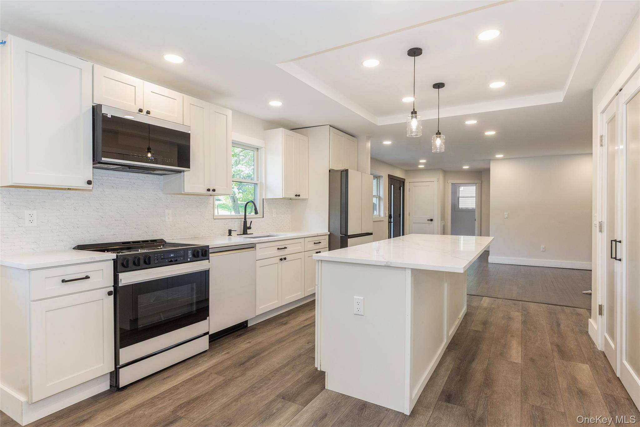 3 Bedroom Home for Sale in Miller Place - New York - USA - 7