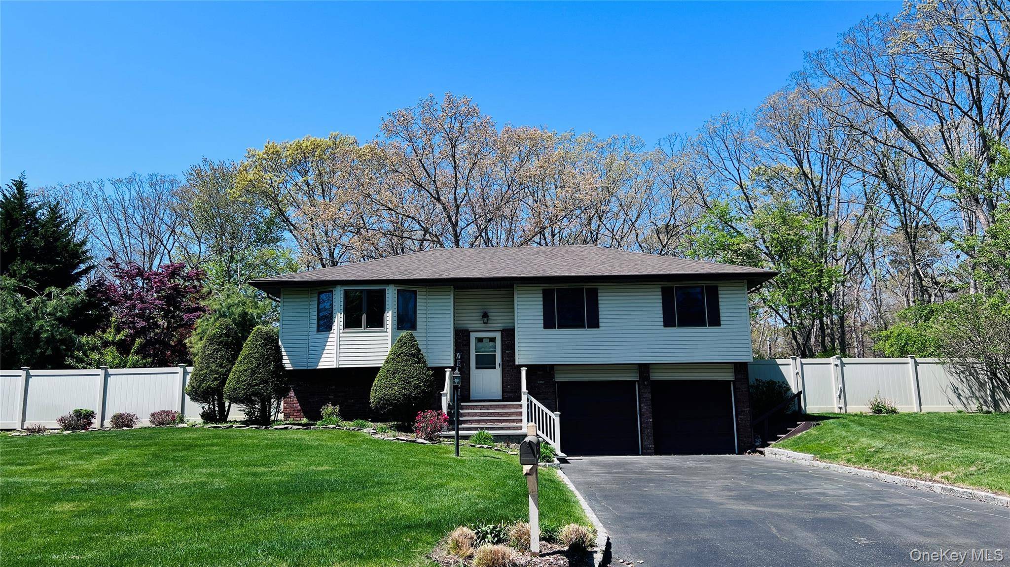 Casa de 3 Dormitorios en Venta en Miller Place - Nueva York - EE. UU. - 1