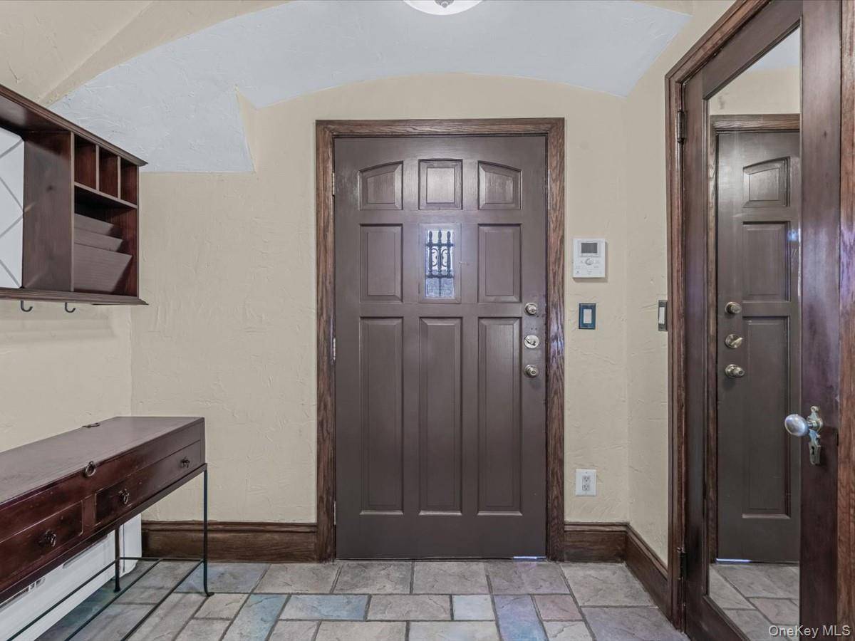 3 Bedroom Home for Sale in Mineola - New York - USA - 3