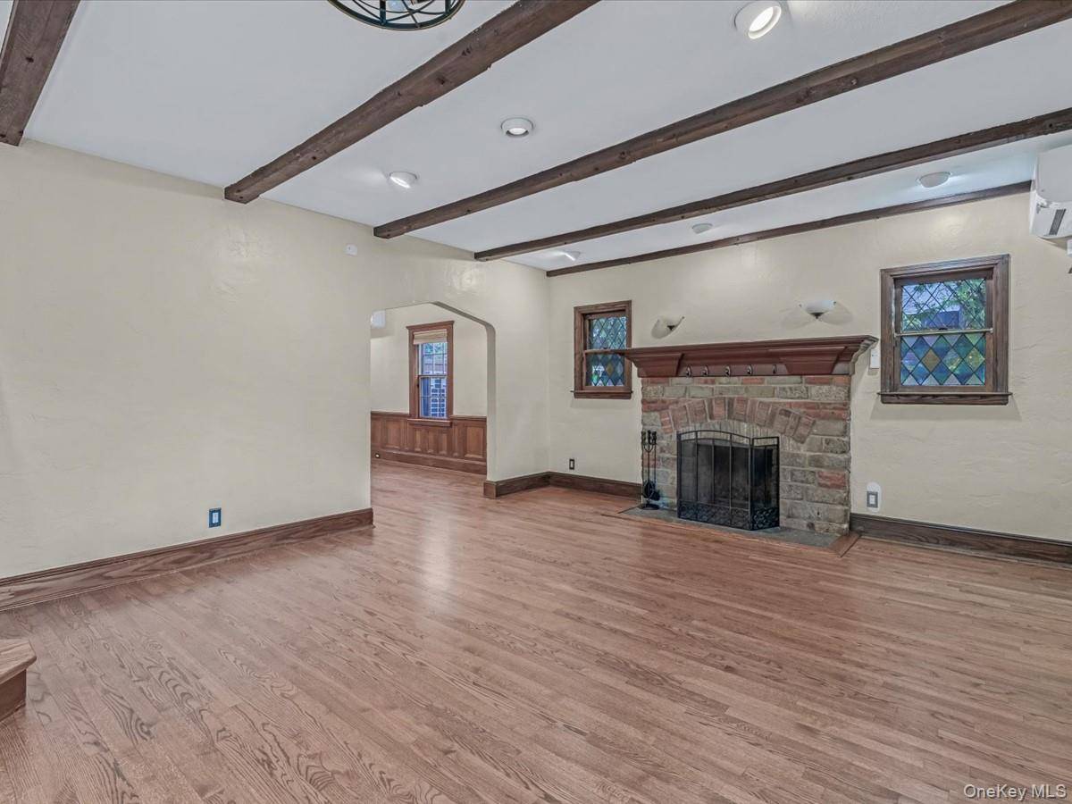 3 Bedroom Home for Sale in Mineola - New York - USA - 4