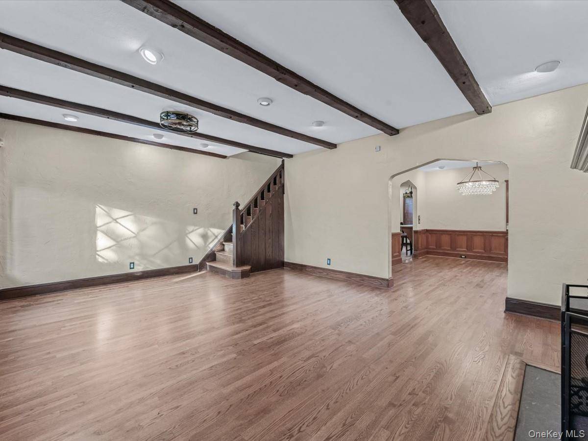 3 Bedroom Home for Sale in Mineola - New York - USA - 5