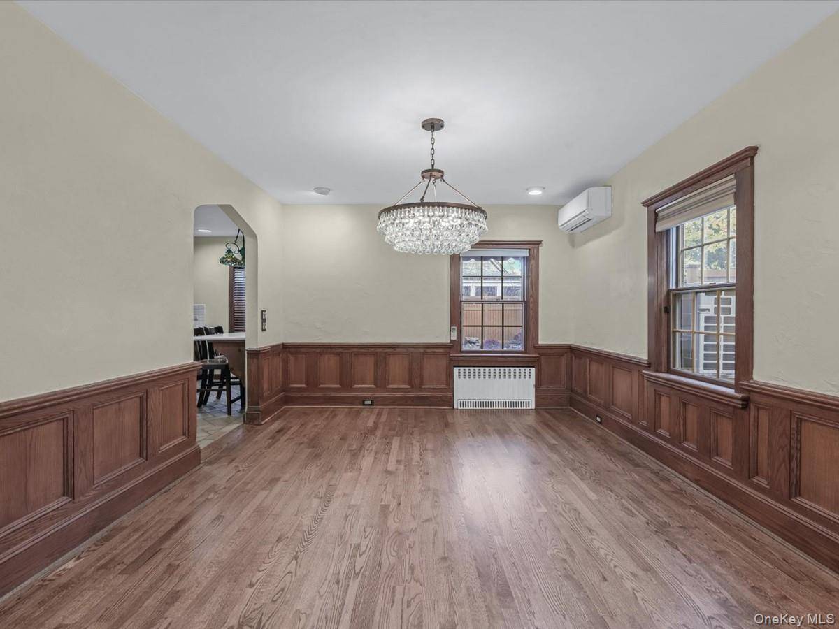 3 Bedroom Home for Sale in Mineola - New York - USA - 7