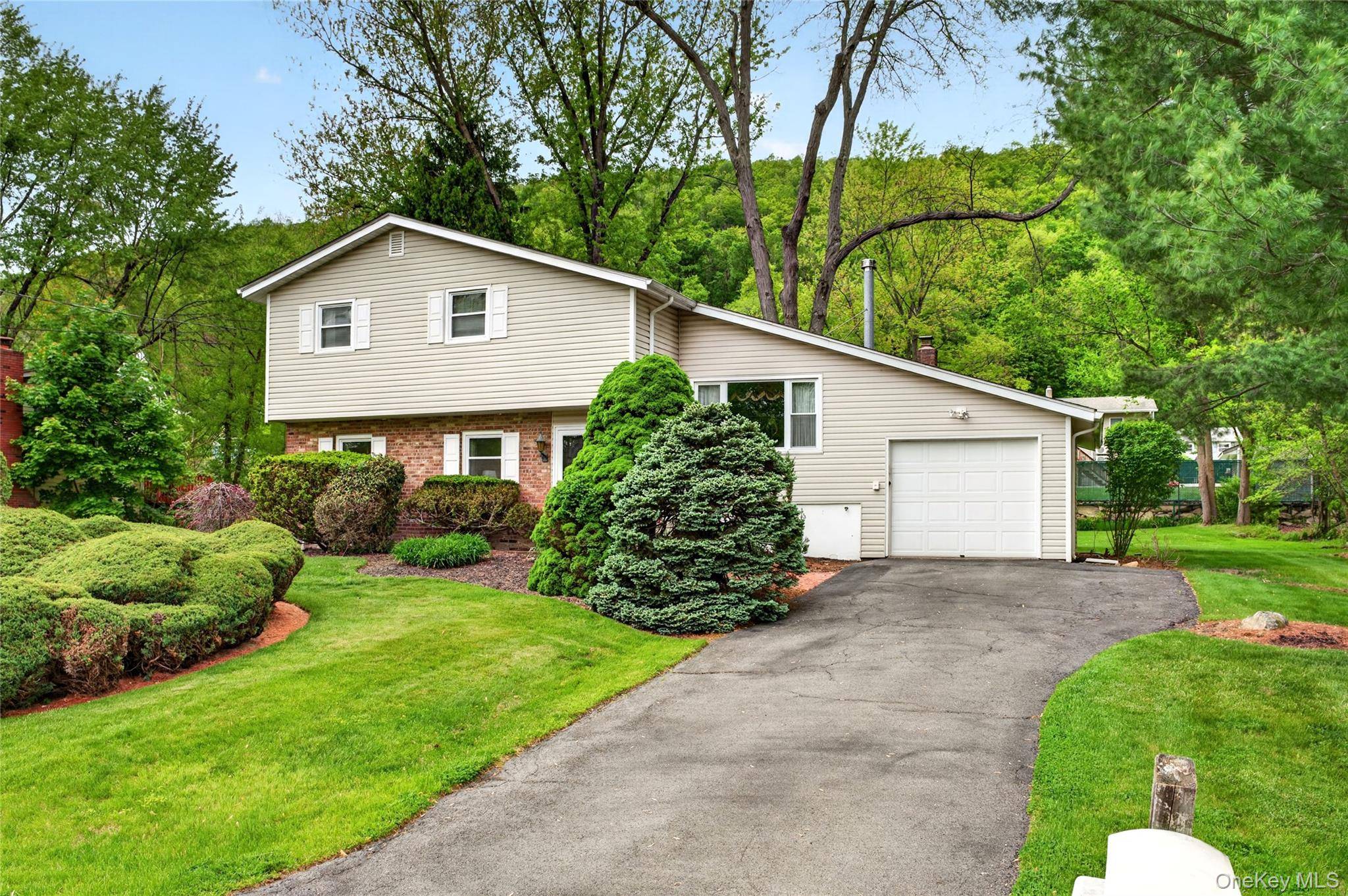 Casa de 3 Dormitorios en Venta en Monroe - Nueva York - EE. UU. - 2