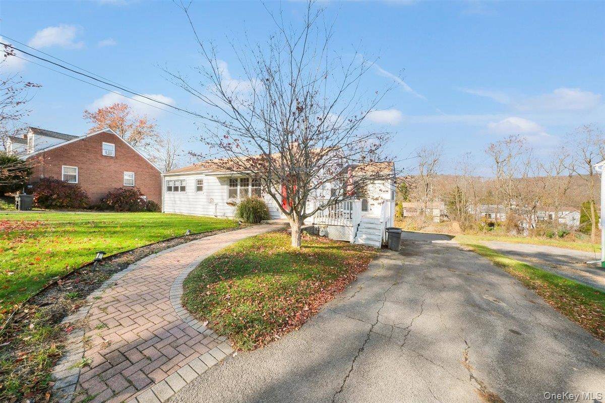Casa de 3 Dormitorios en Venta en Monroe - Nueva York - EE. UU. - 2