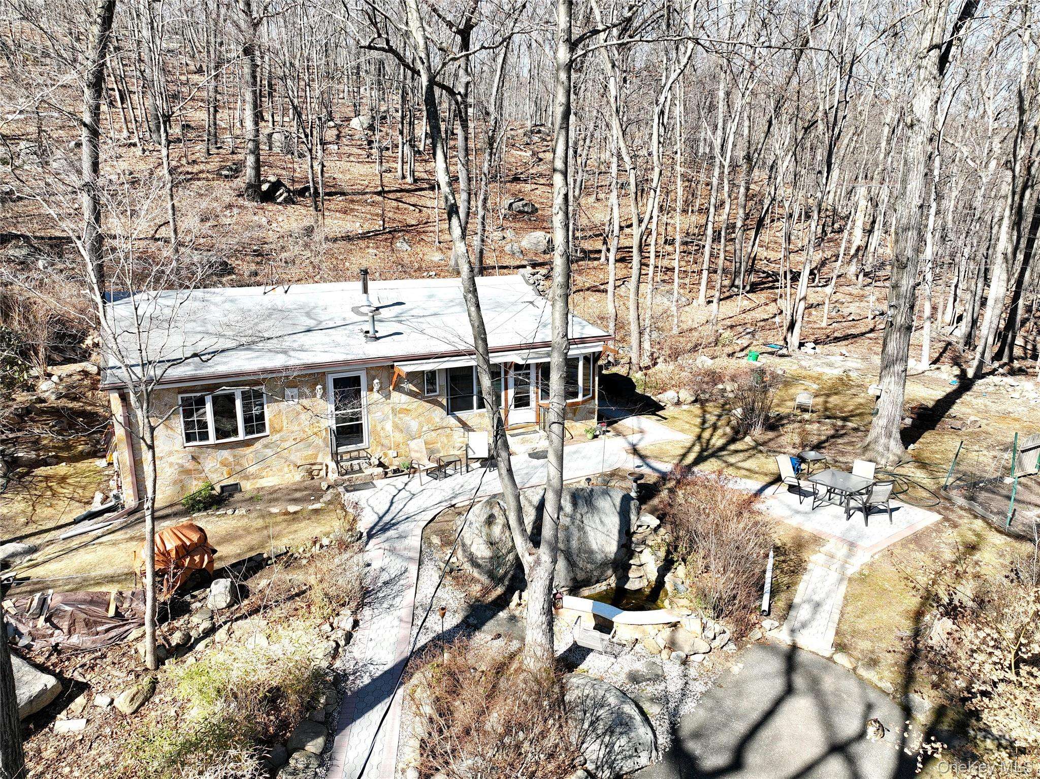 Casa com 3 Quartos à Venda em Montebello - Nova Iorque - EUA - 1