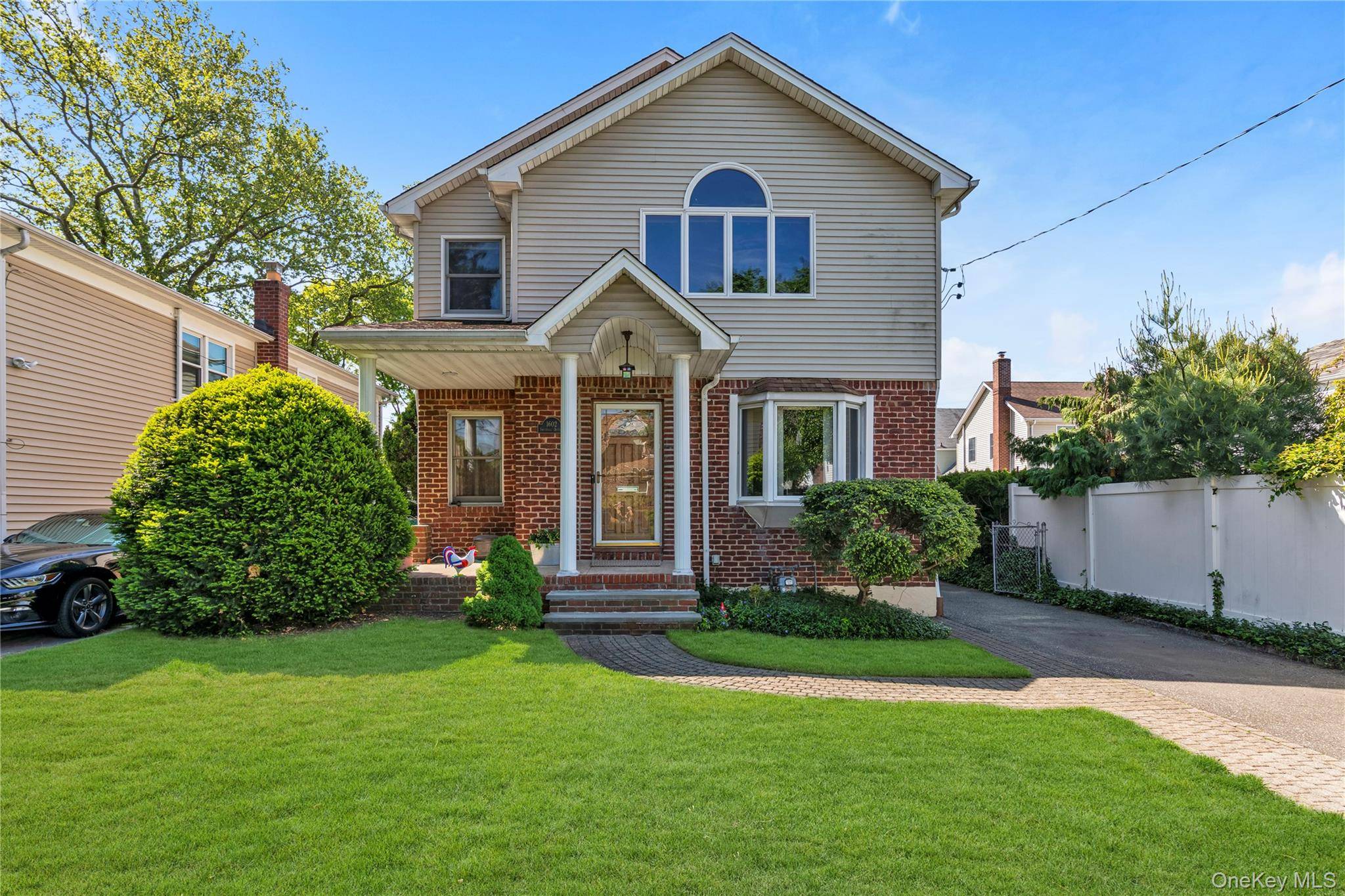 3 Bedroom Home for Sale in New Hyde Park - New York - USA - 1