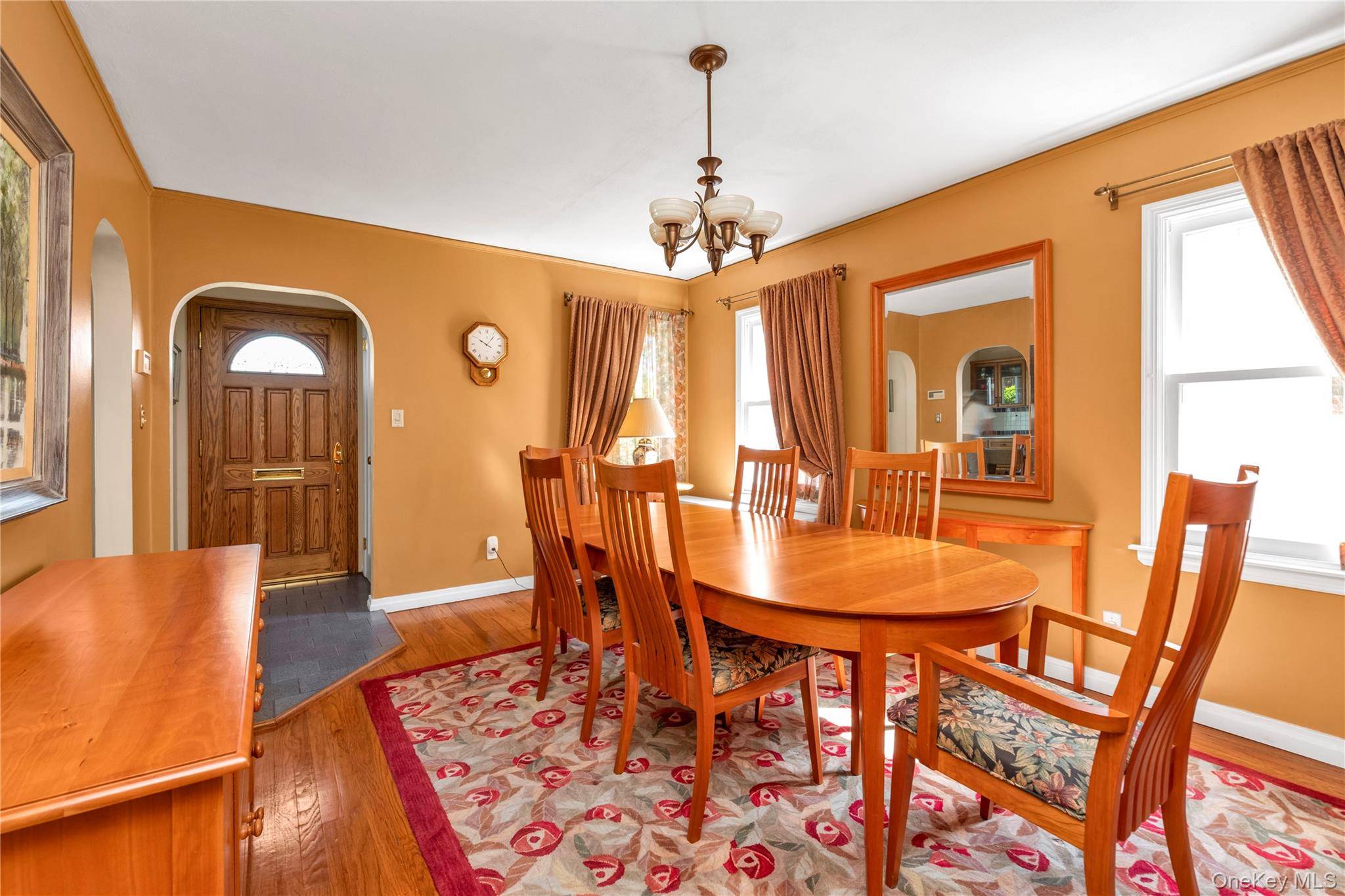 3 Bedroom Home for Sale in New Hyde Park - New York - USA - 2