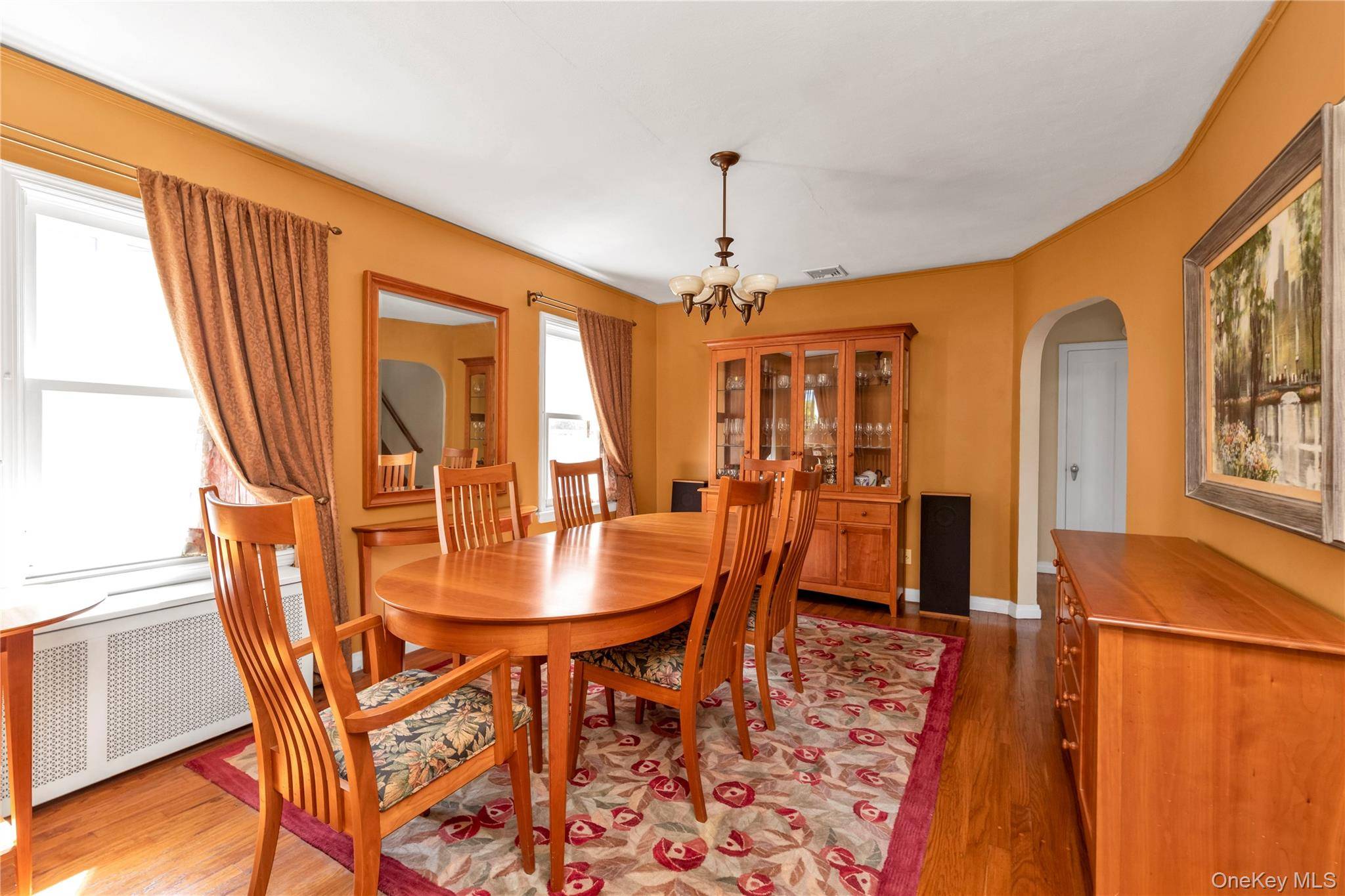 3 Bedroom Home for Sale in New Hyde Park - New York - USA - 3