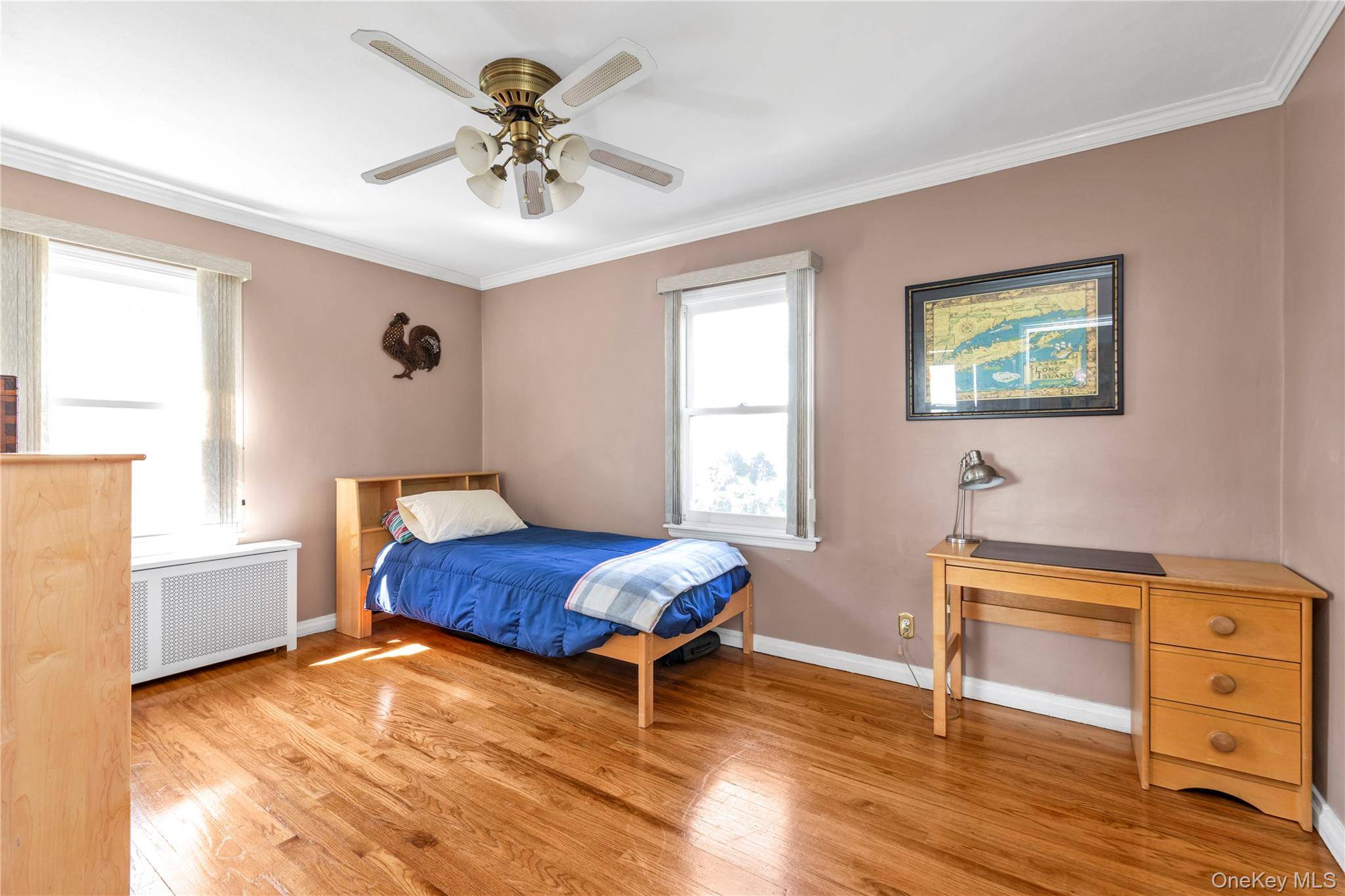 3 Bedroom Home for Sale in New Hyde Park - New York - USA - 7
