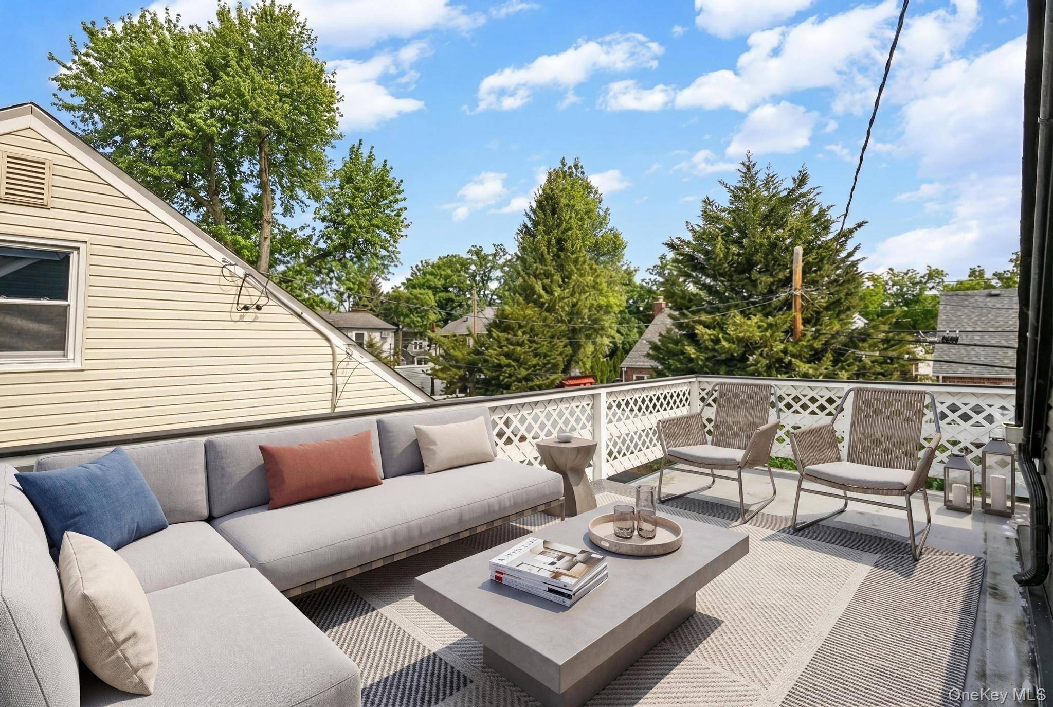 Casa de 3 Dormitorios en Venta en New Hyde Park - Nueva York - EE. UU. - 3