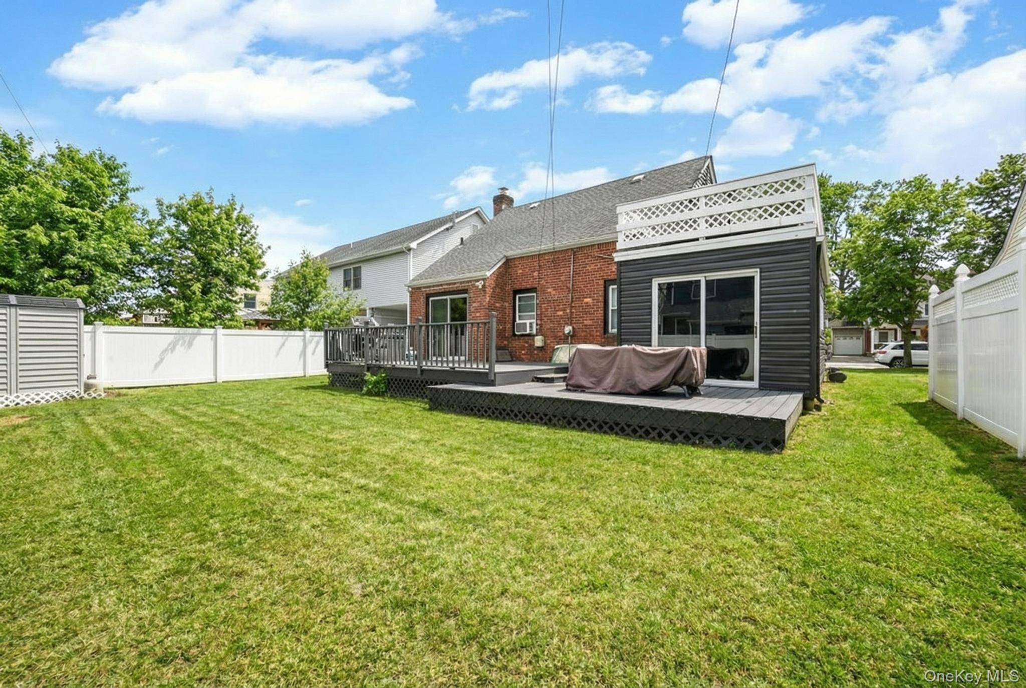 Casa de 3 Dormitorios en Venta en New Hyde Park - Nueva York - EE. UU. - 4