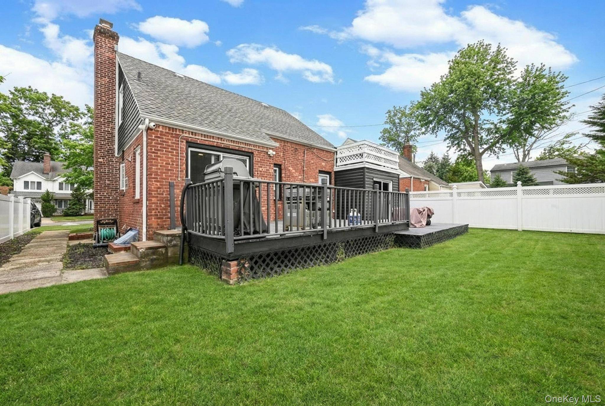 Casa de 3 Dormitorios en Venta en New Hyde Park - Nueva York - EE. UU. - 5