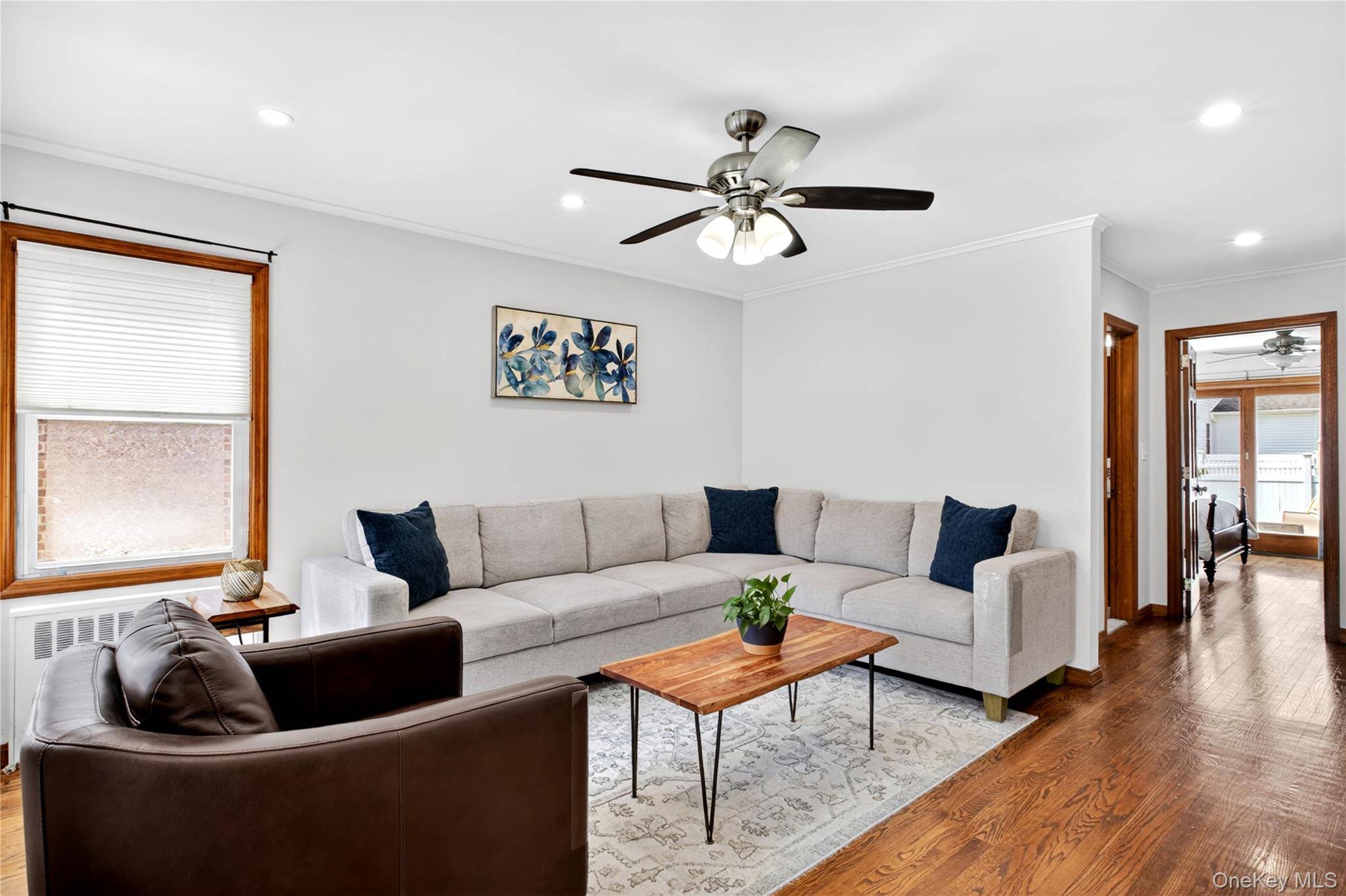Casa com 3 Quartos à Venda em New Hyde Park - Nova Iorque - EUA - 2