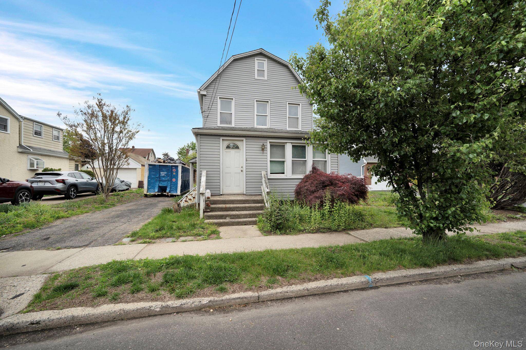 3 Bedroom Home for Sale in New Hyde Park - New York - USA - 1