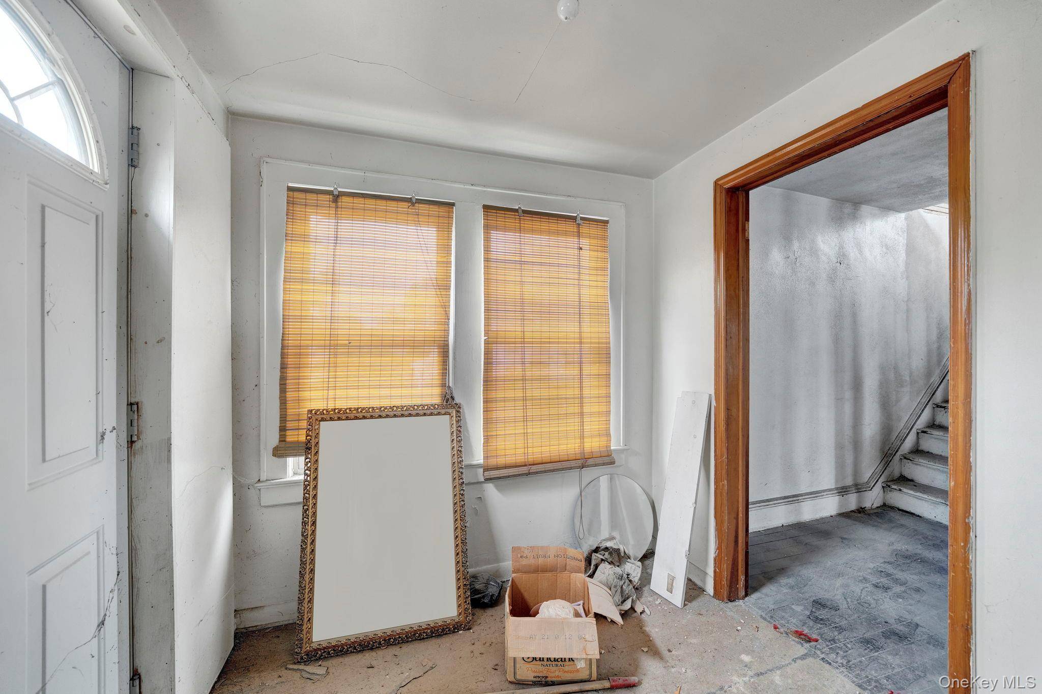 3 Bedroom Home for Sale in New Hyde Park - New York - USA - 3