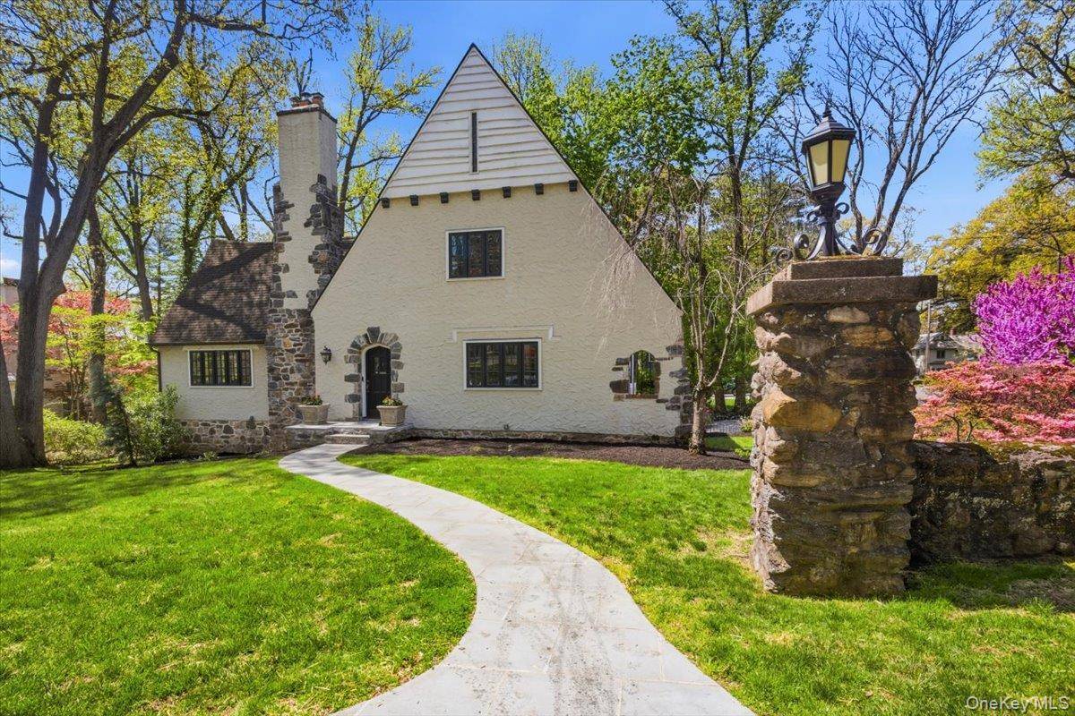 Casa de 3 Dormitorios en Venta en New Rochelle - Nueva York - EE. UU. - 1