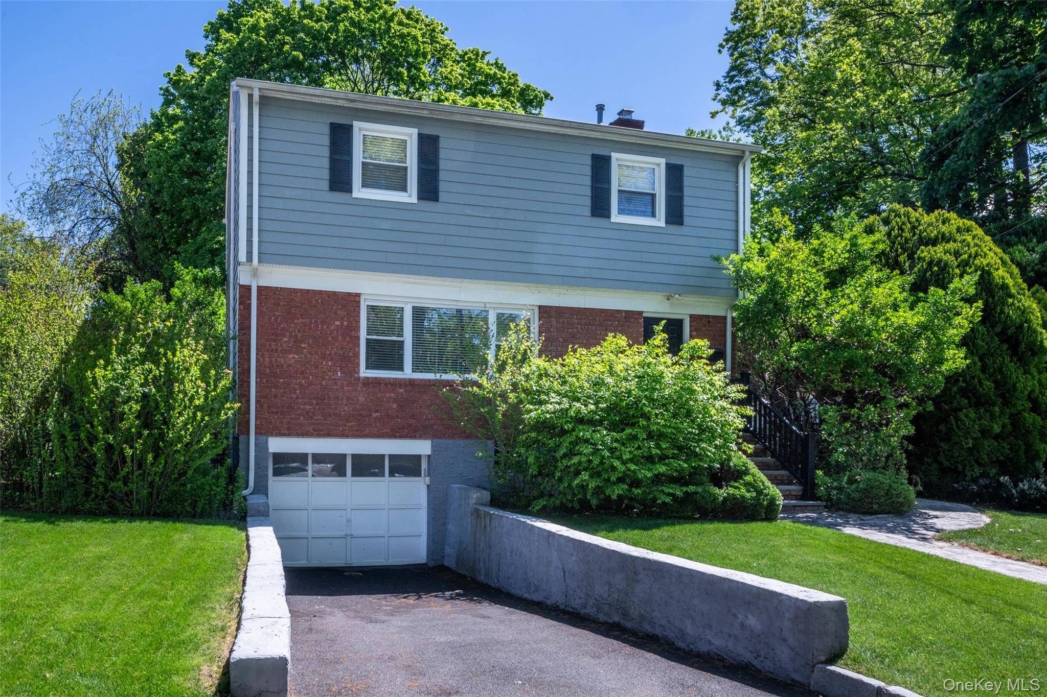 3 Bedroom Home for Sale in New Rochelle - New York - USA - 2