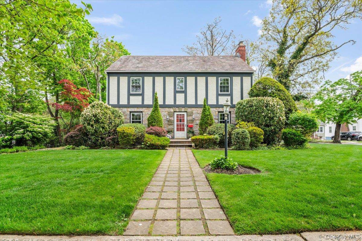 Casa de 3 Dormitorios en Venta en North Baldwin - Nueva York - EE. UU. - 1