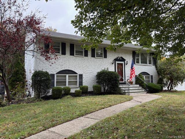 3 Bedroom Home for Sale in Oakdale - New York - USA - 1