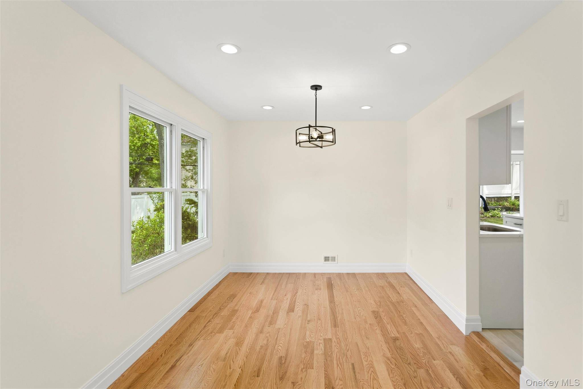 Casa com 3 Quartos à Venda em Old Bethpage - Nova Iorque - EUA - 5