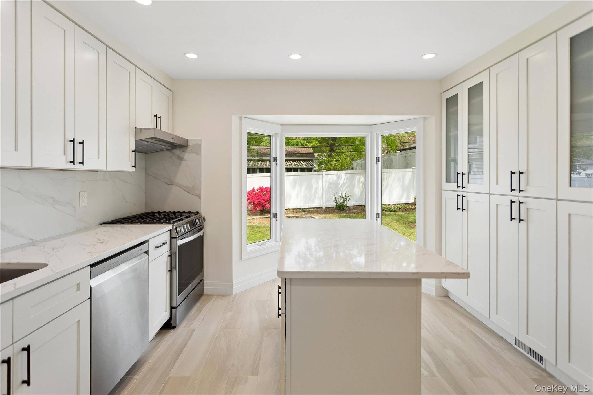 Casa com 3 Quartos à Venda em Old Bethpage - Nova Iorque - EUA - 7