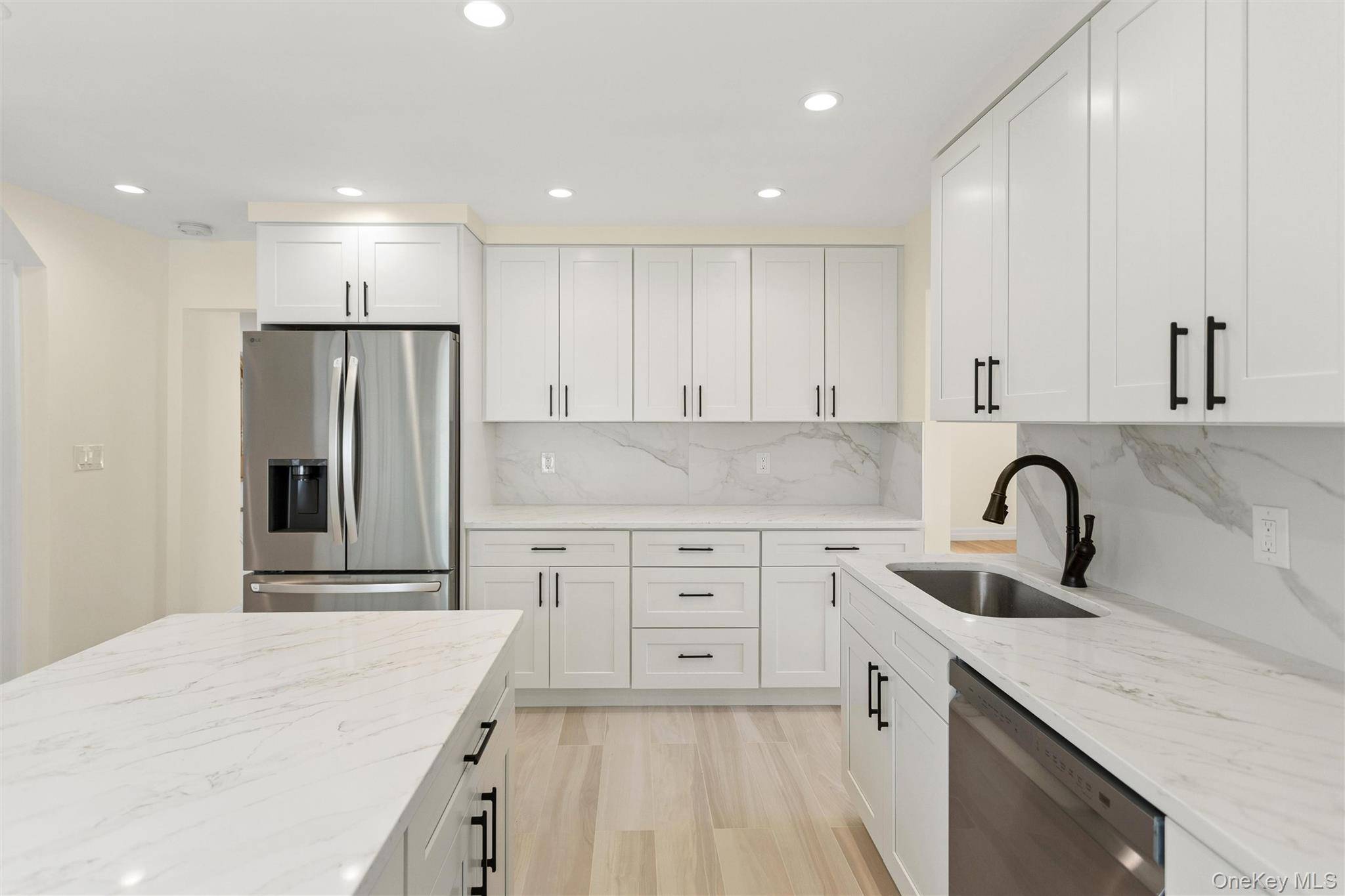 Casa com 3 Quartos à Venda em Old Bethpage - Nova Iorque - EUA - 8